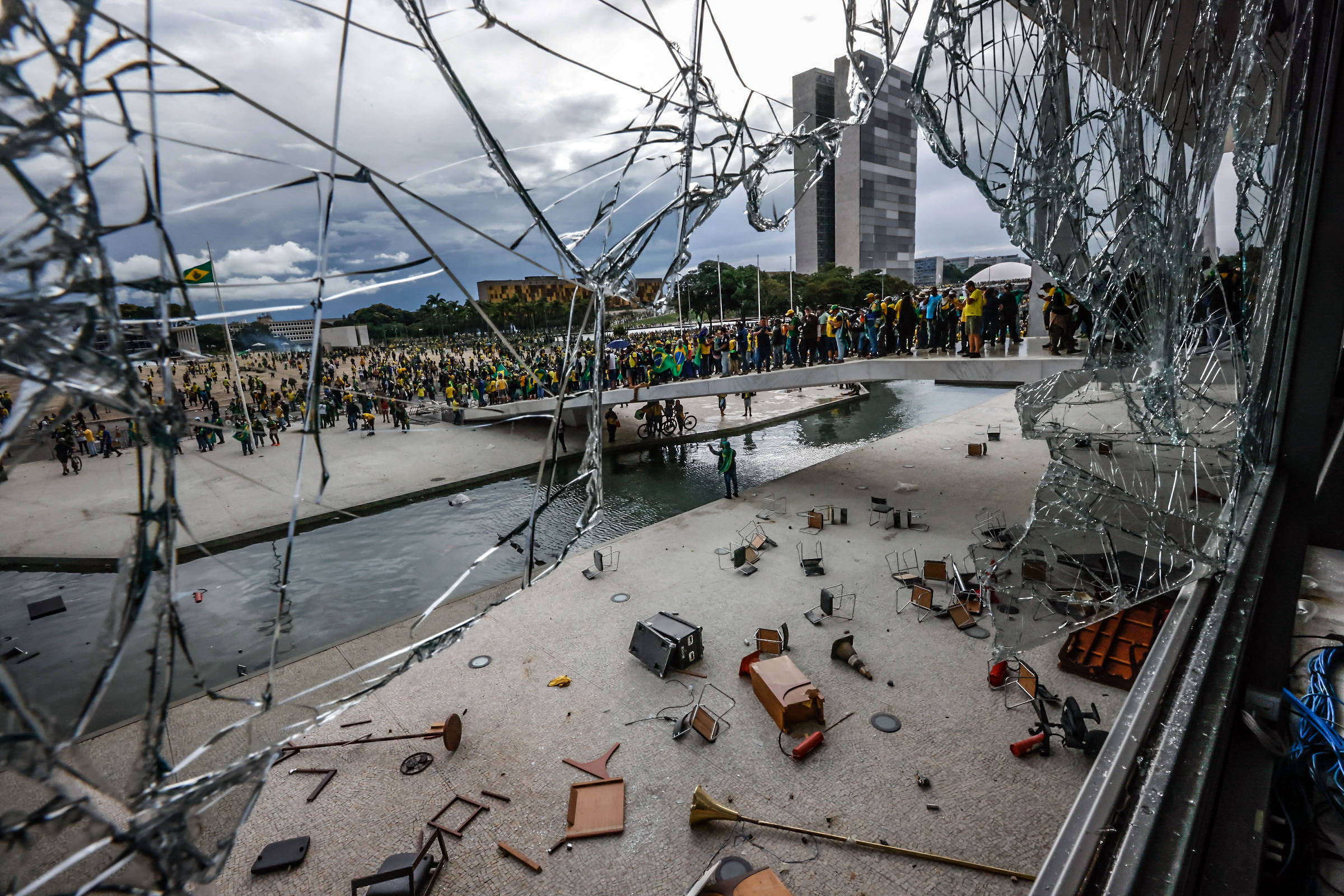 Governo programa ato de dois anos do 8/1 para o Planalto - 30/12/2024 - Painel