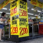 Varejo tem leve recuperação em abril, mas cenário econômico ainda preocupa