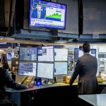 Futuros dos EUA operam mistos após novos recordes e à espera de discurso de Powell