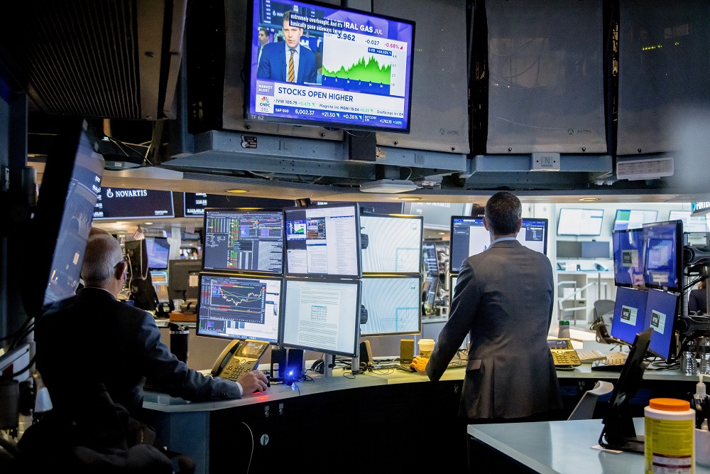 Futuros dos EUA operam mistos após novos recordes e à espera de discurso de Powell