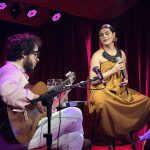 Assucena e João Camarero exaltam a canção brasileira, sem levar ‘rasteiras melódicas’, em show feito à flor da pele