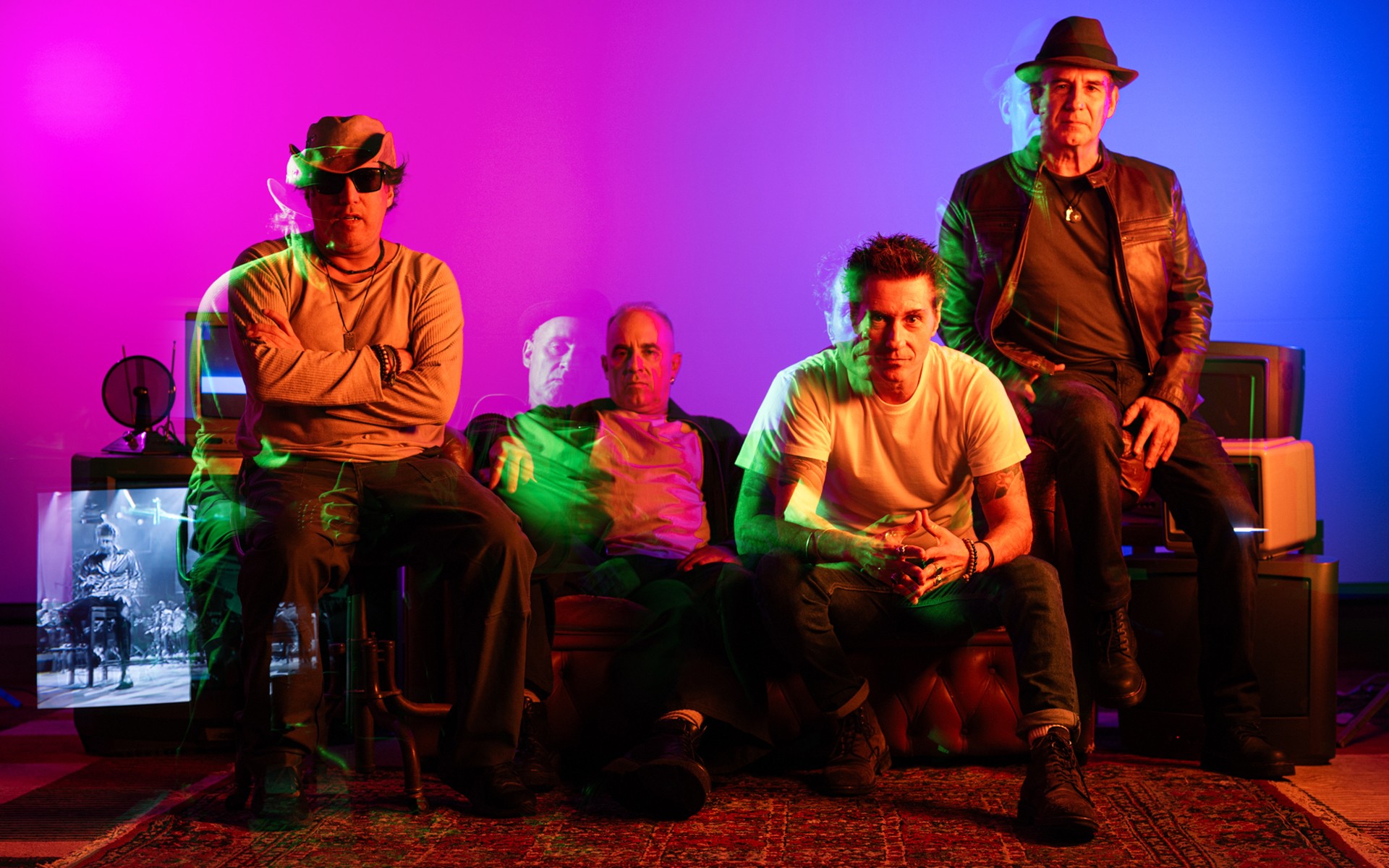 Capital Inicial se apega à gravação de show acústico e lança faixas inéditas do álbum que reposicionou o grupo