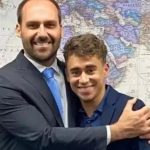Em mensagens, Eduardo critica Nikolas por tentar “descolar imagem” de Bolsonaro