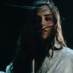 Filha do apresentador Fausto Silva, Lara lança o primeiro álbum, ‘No mundo da lua’, com parceria com Zeca Baleiro