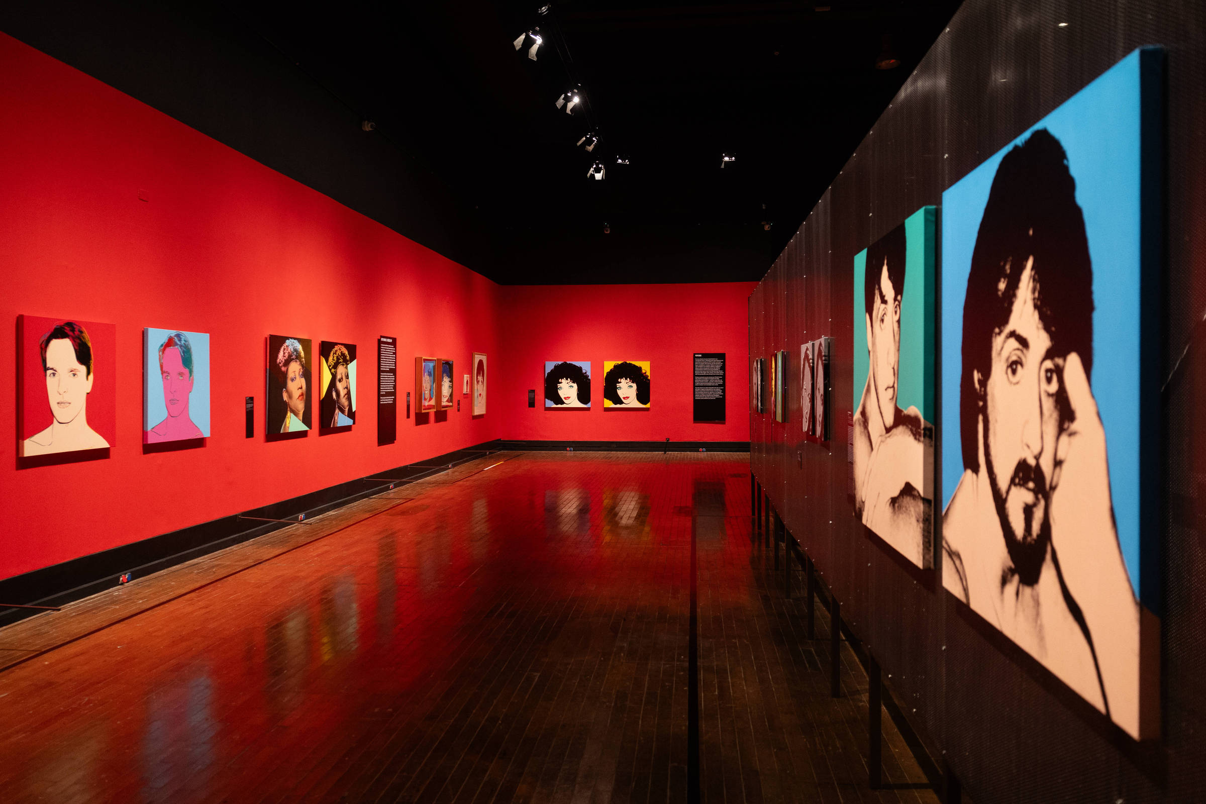Mostras em São Paulo revelam diferenças entre a pop art no Brasil e nos EUA