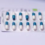 O que é Proxalutamida? Bolsonaro mandou distribuir na pandemia, mostram mensagens