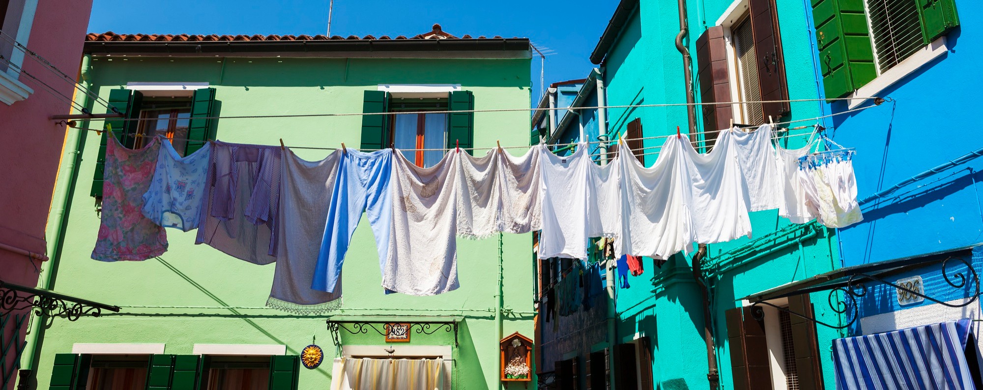 Por que algumas roupas encolhem na lavagem? Uma cientista têxtil explica como 'desencolhê-las'