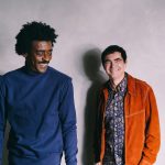 Samuel Rosa recicla as dez músicas do primeiro álbum solo em sessões de estúdio com nomes como Seu Jorge