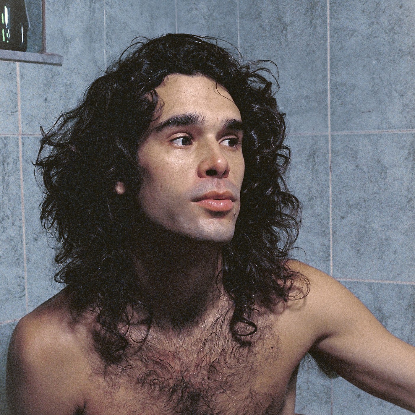 Zé Ibarra canta 'Carinhoso’ em gravação feita para a série ‘Dias perfeitos’