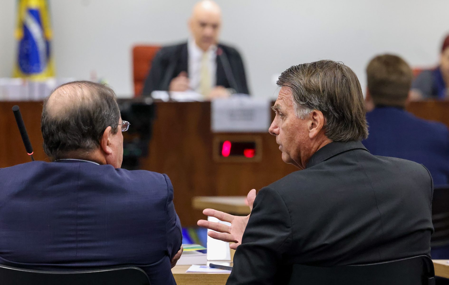 o que alega a defesa para afastar acusações de golpe?