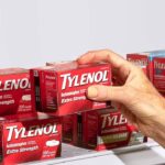 Ações dona do Tylenol recuam 5,6% com possível anúncio de Trump sobre autismo