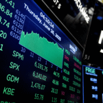 Bolsas de NY fecham em queda após alertas de Powell sobre inflação e emprego