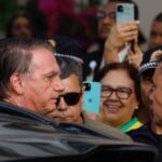 Bolsonaro sai de casa com escolta policial para exames - 14/09/2025 - Poder