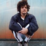Chico Chico lança no fim de outubro o  álbum solo ‘Let it burn / Deixa arder’