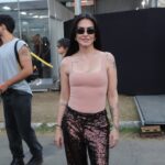 Cleo Pires viraliza com respostas curtas para repórter e amigos famosos defendem; entenda