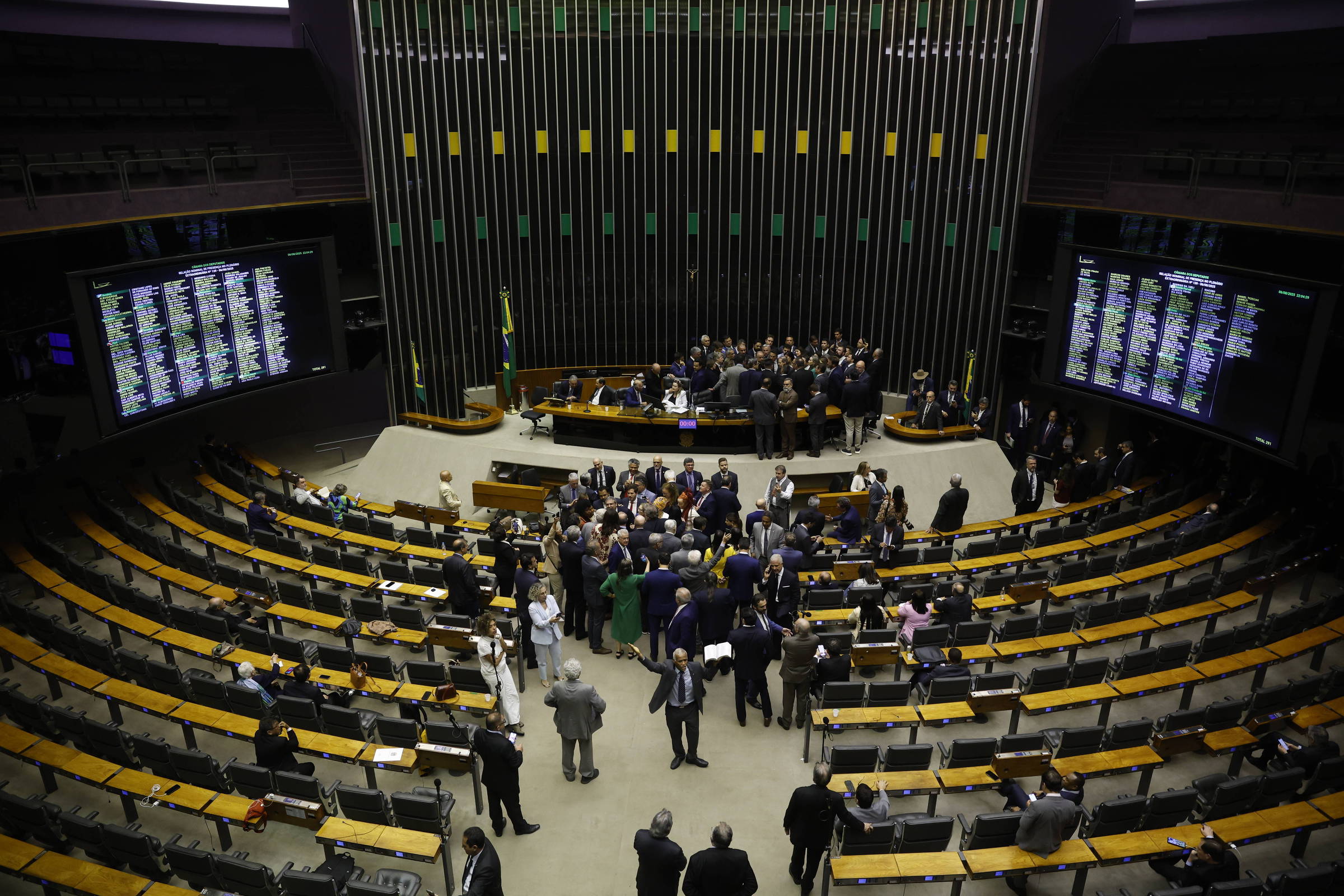Congresso articula PEC com foro para chefe de partidos - 16/09/2025 - Poder