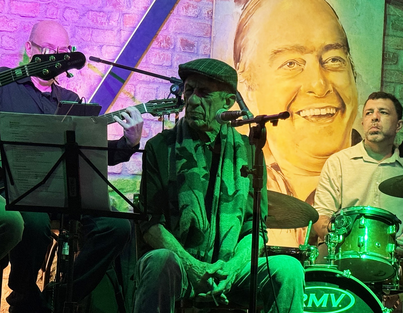 Fagner tira a luz do cancioneiro da bossa nova em show com cara de ensaio