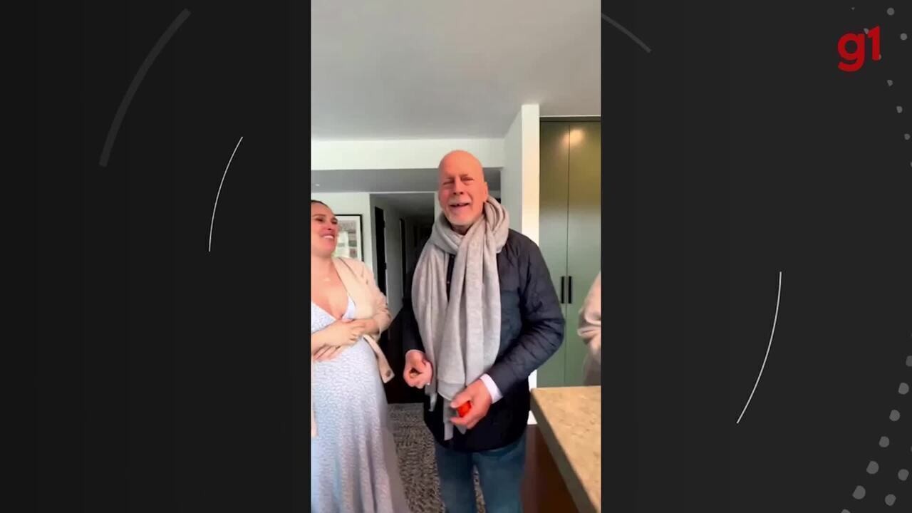 Filha de Bruce Willis compartilha foto ao lado do ator