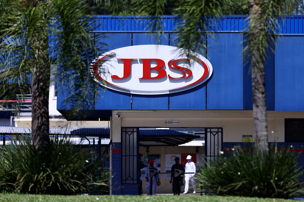 JBS distribui brincos para rastrear bovinos no Pará
