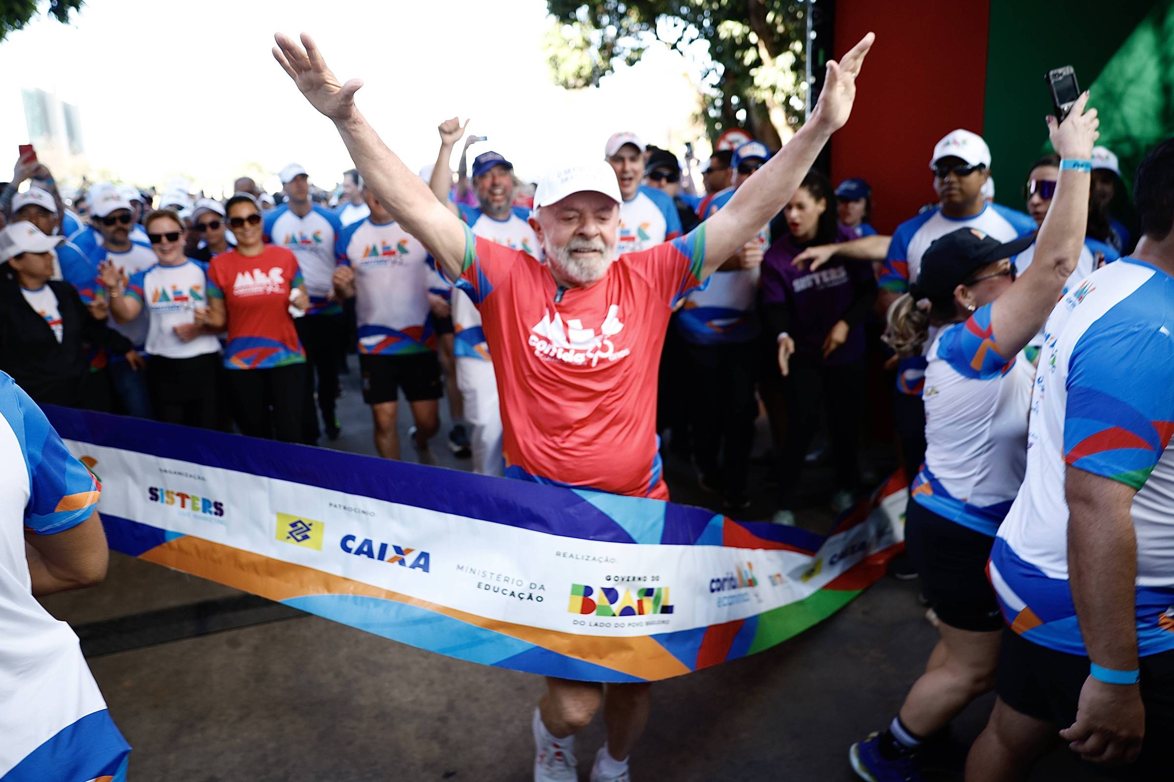 Lula corre em público, faz provocação a Bolsonaro e fala em soberania após aceno de Trump - 28/09/2025 - Brasília Hoje