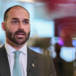 Moraes afasta intimação pessoal e avança caso de Eduardo - 29/09/2025 - Poder