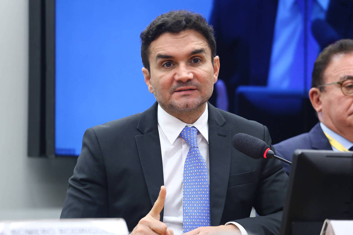 No limbo, ministro do Turismo celebra recorde de visitantes estrangeiros - 16/09/2025 - Painel
