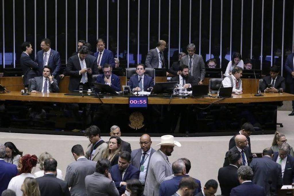 PEC da Blindagem: voto a favor gera bate-boca no PT - 18/09/2025 - Poder