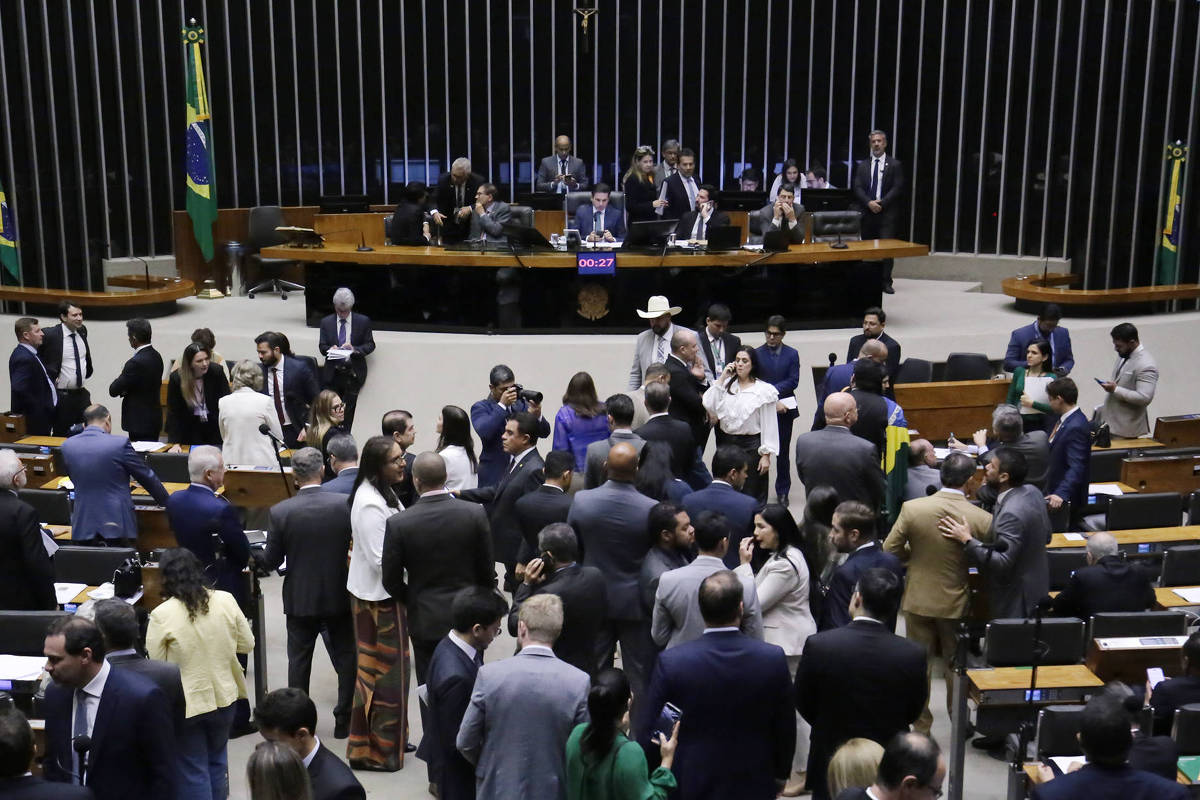 PT garante aprovação de voto secreto na PEC da Blindagem - 17/09/2025 - Poder