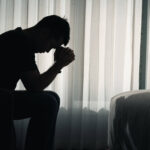 Países precisam tratar a solidão como um problema público