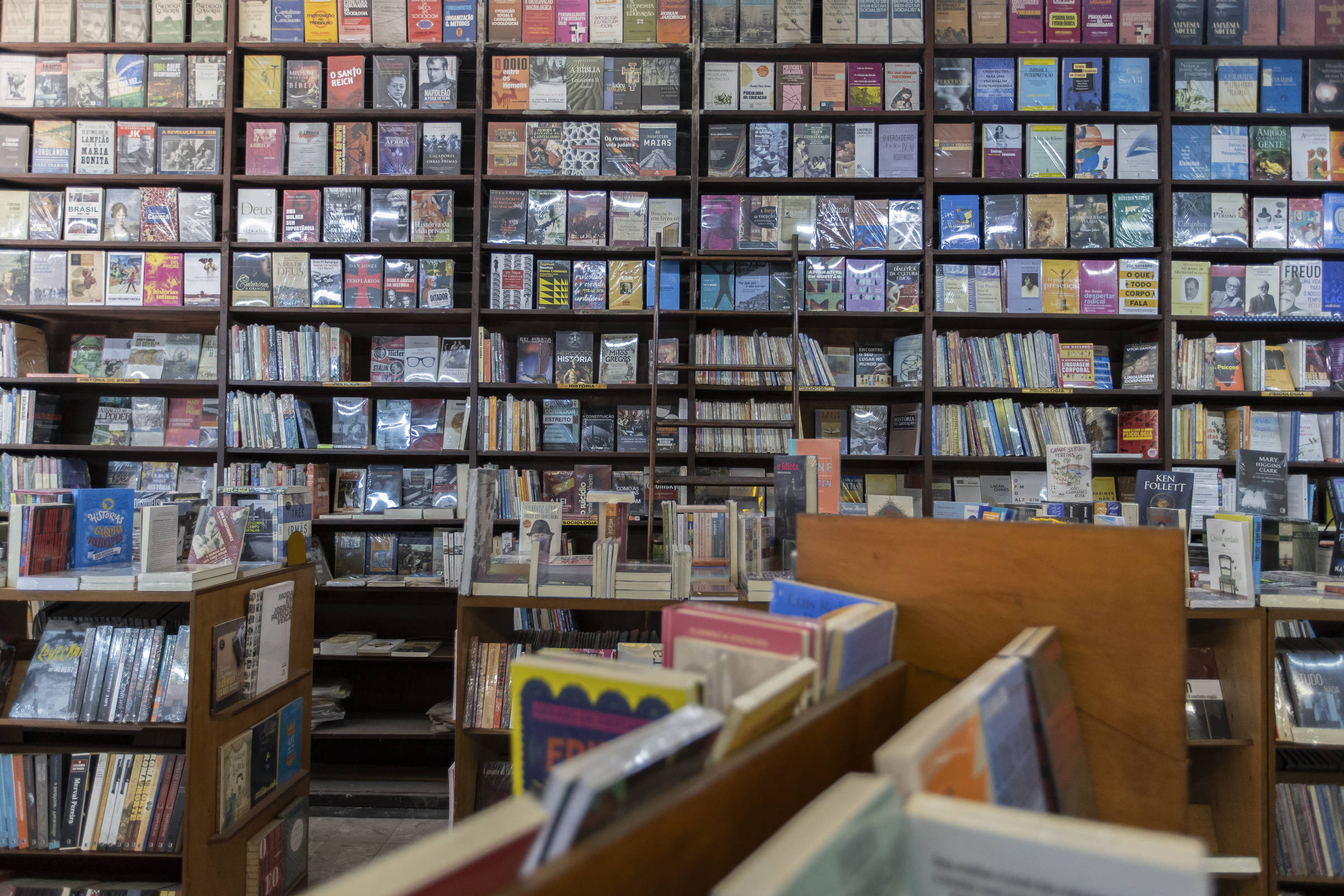 Proliferação de celebridades literárias aquece mercado, mas enfraquece literatura