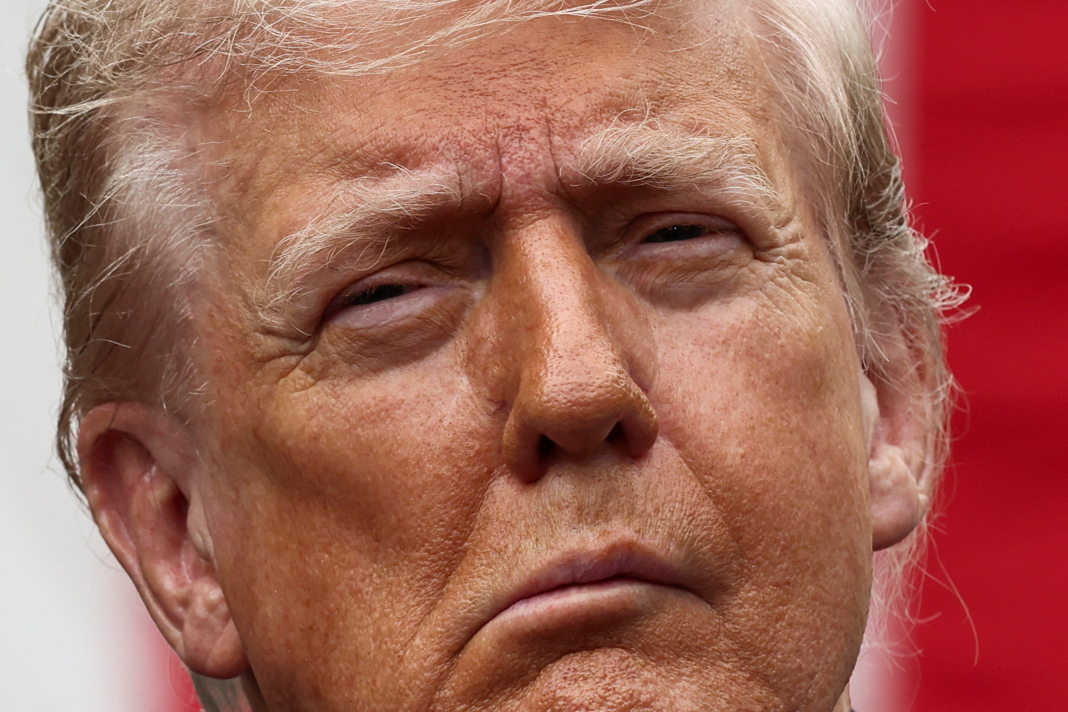 Taxa de Trump de US$100.000 por ano para vistos H-1B mira setor de tecnologia
