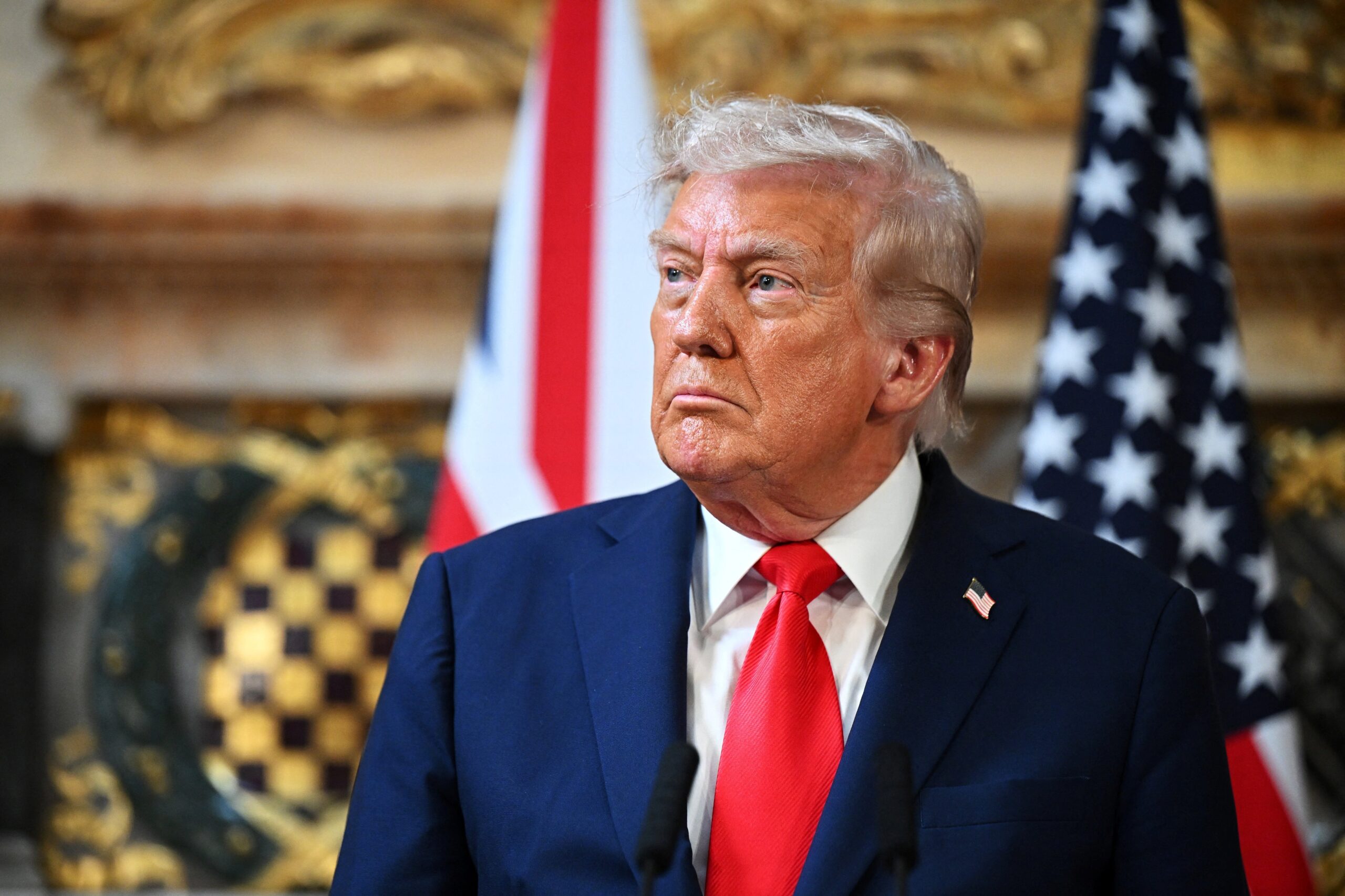 Trump ameaça revogar licenças de emissoras de TV que estão 'contra' ele