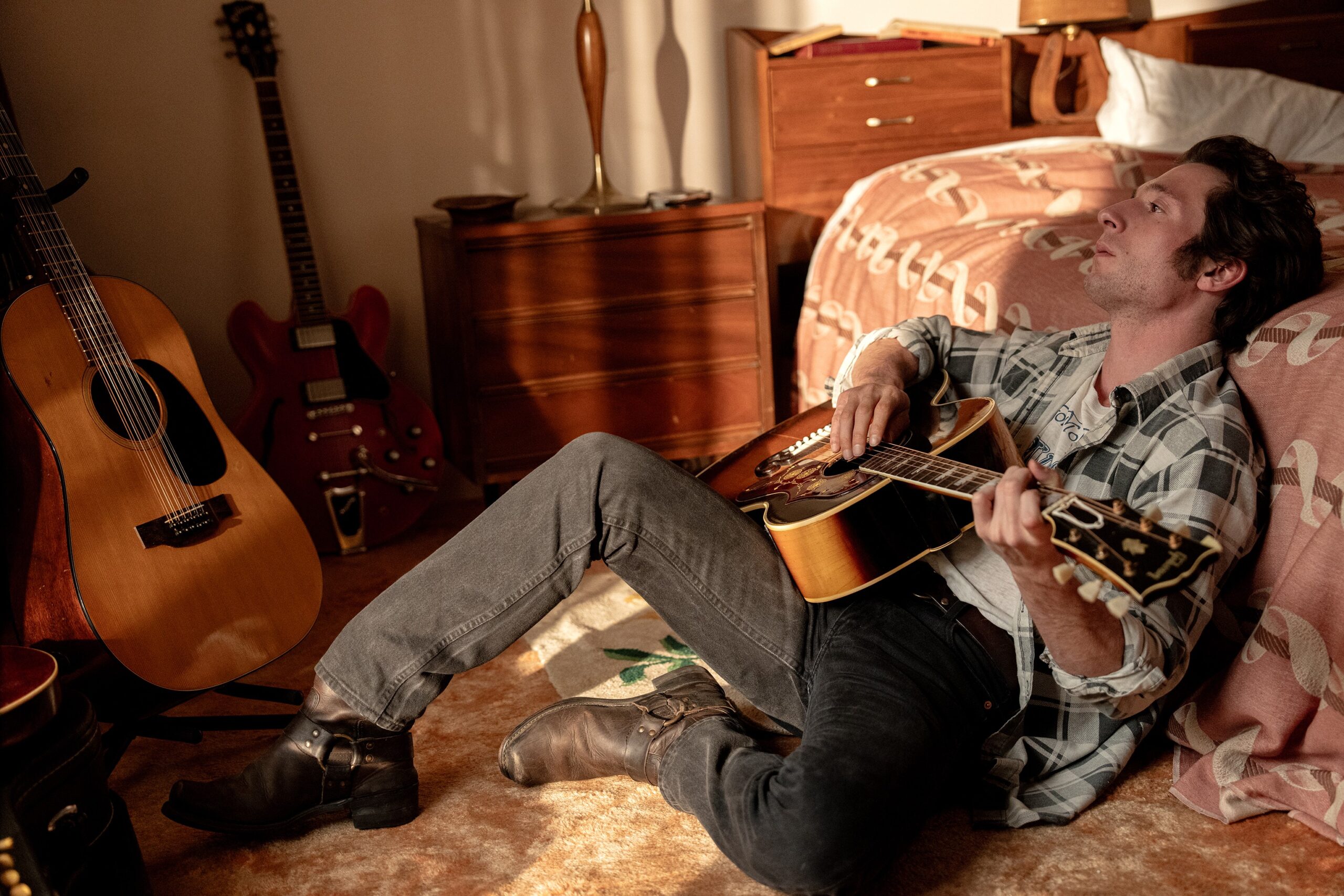 'Springsteen: Salve-me do desconhecido' é retrato soturno da depressão de um ídolo; g1 já viu