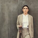 Adriana Calcanhotto desfolha bandeira dos 60 anos como a legítima discípula modernista da canção pop brasileira