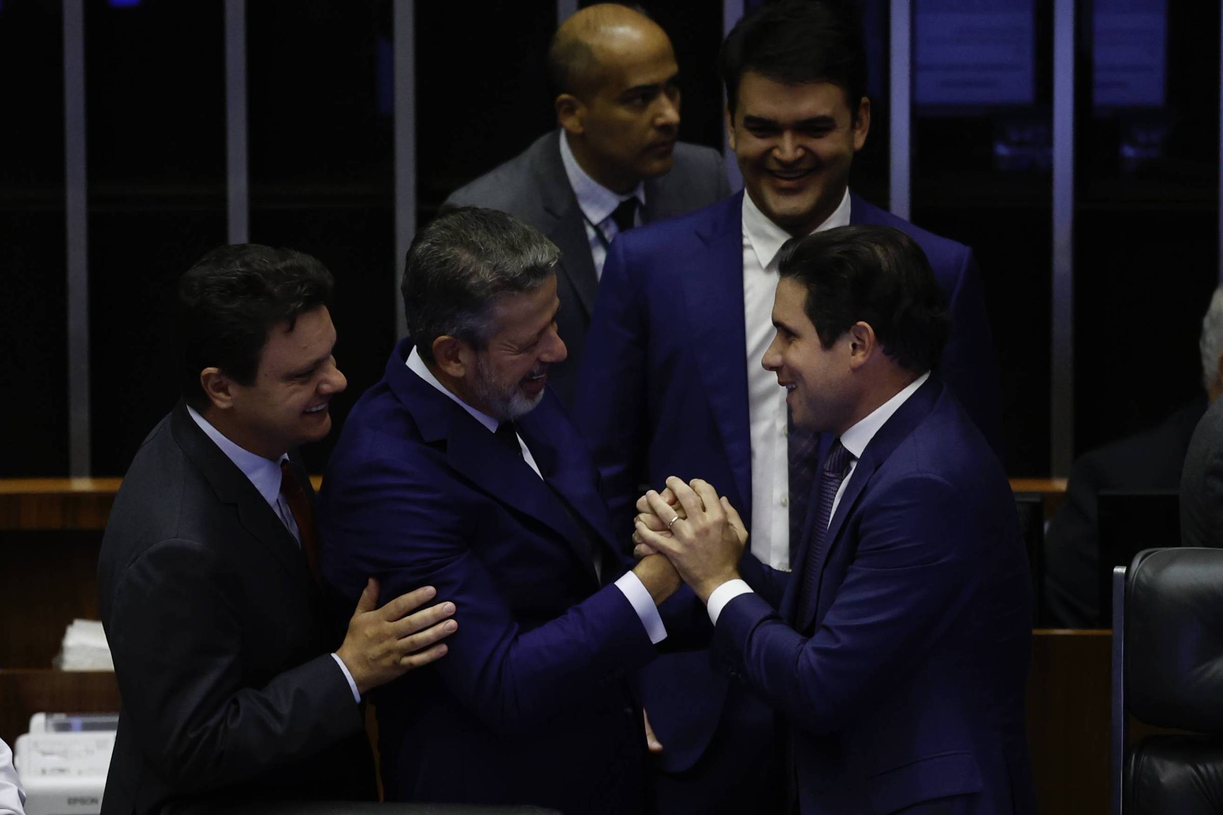 Aprovação do IR dá fôlego a fim da escala 6x1, diz Gleisi - 02/10/2025 - Painel