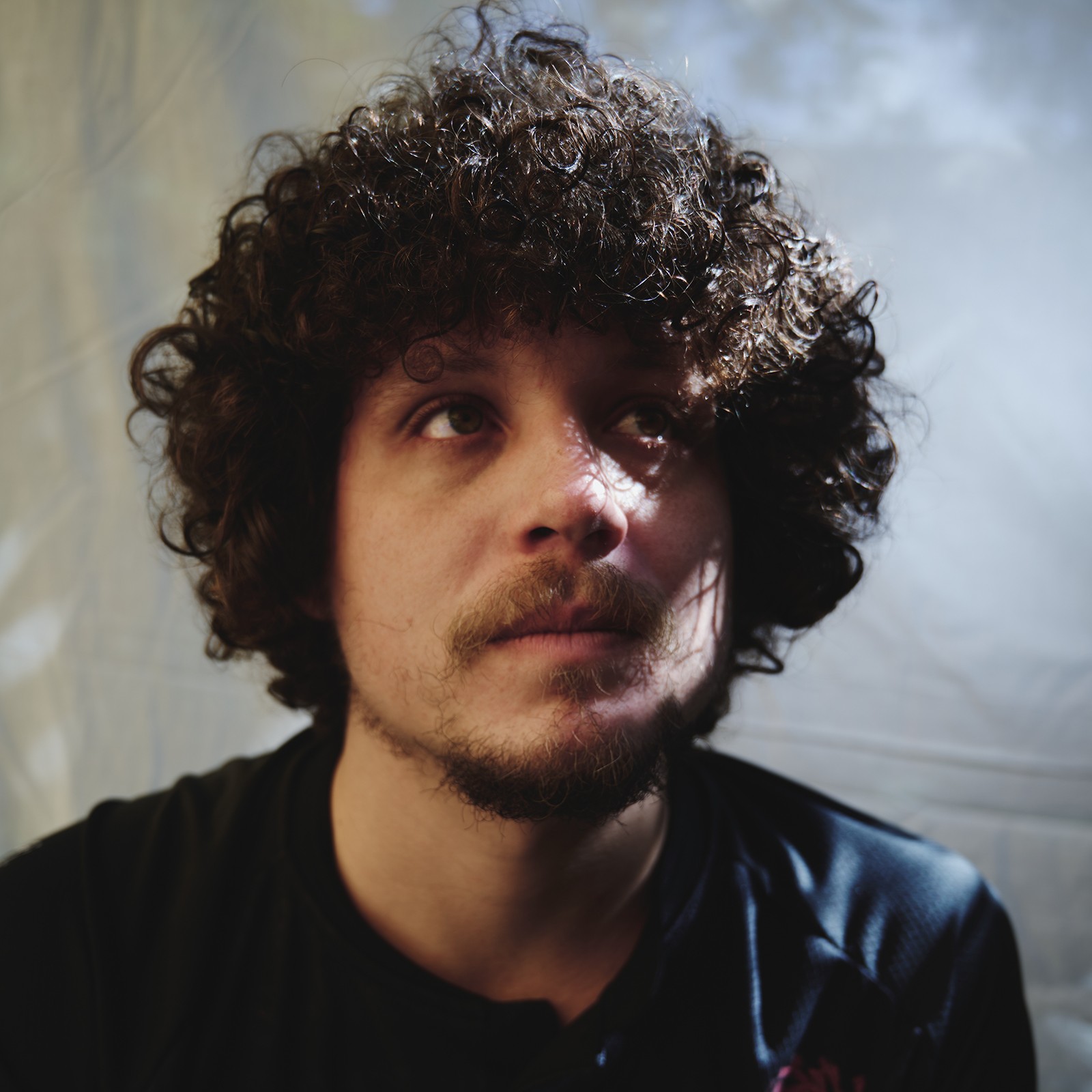 Chico Chico evolui e desfaz confusões na ardência do melhor Chico Chico evolui e desfaz confusões na ardência do melhor álbum solo