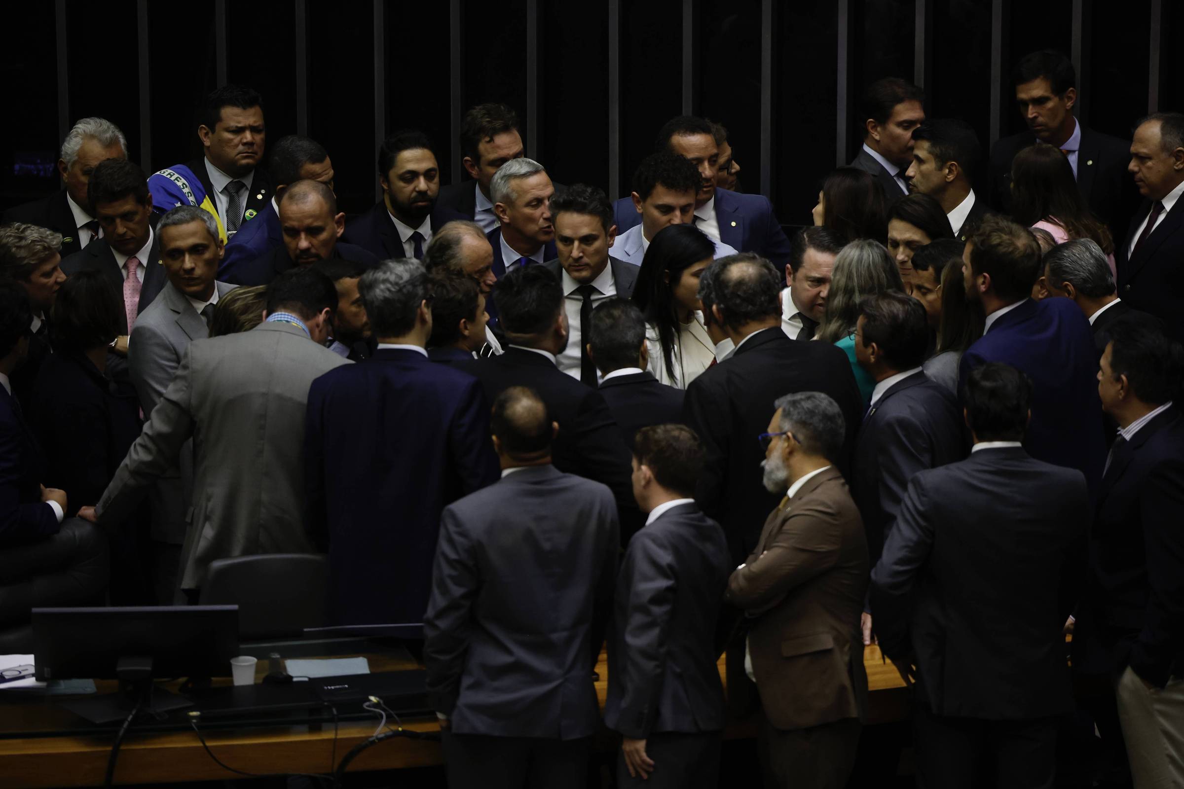 Conselho de Ética instaura processos para suspender deputados de motim bolsonarista - 07/10/2025 - Poder