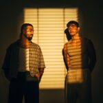 Duo OutroEu lança ‘Quarto’, álbum com ‘as coisas que a gente gosta de sentir’