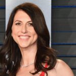 Ex-mulher de Jeff Bezos vende 42% de suas ações da Amazon, o que dá R$ 68 bilhões