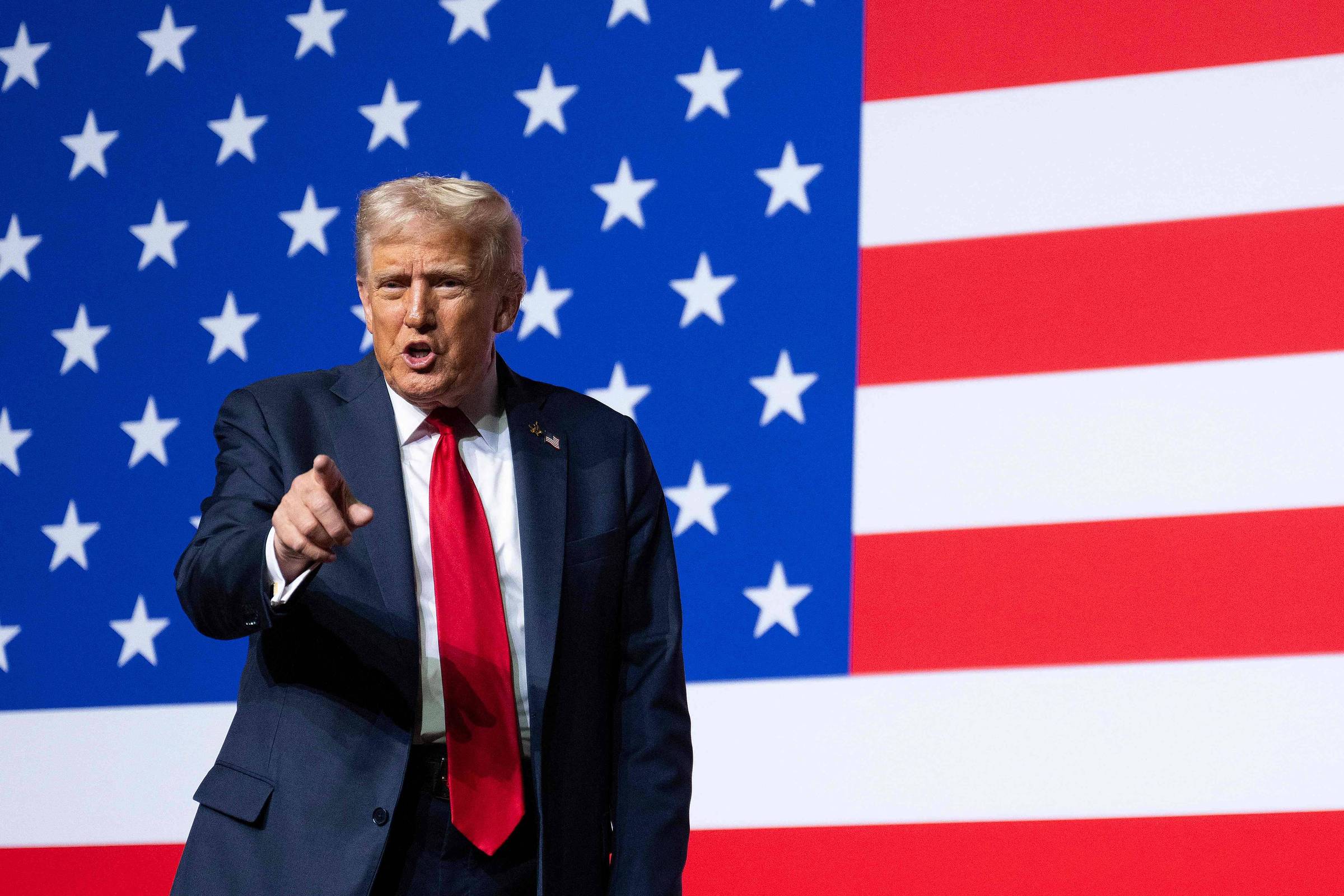 Fala de Trump a militares é prenúncio de golpe fascista Fala de Trump a militares é prenúncio de golpe fascista - 02/10/2025 - Marcos Augusto Gonçalves