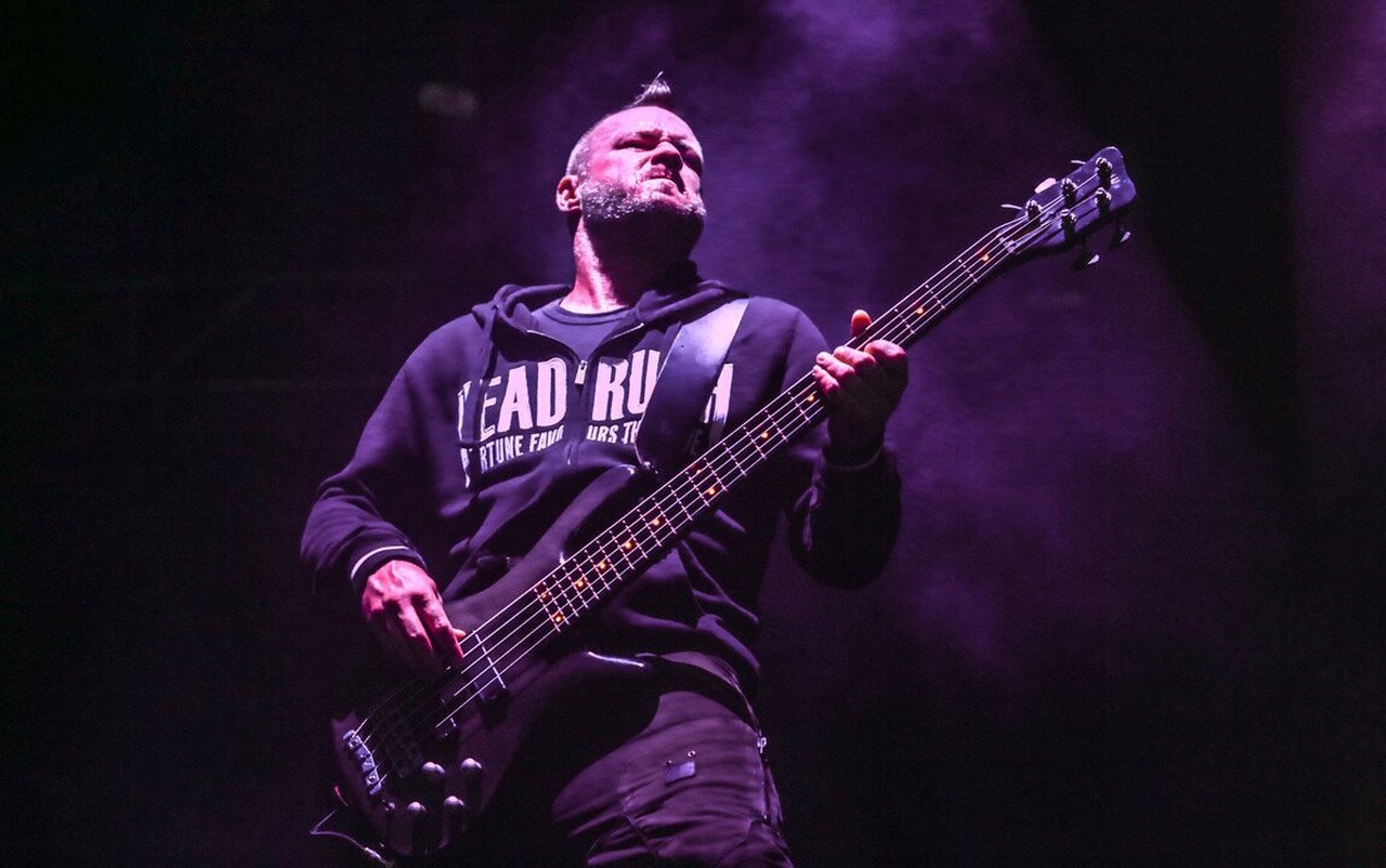 Fred Durst, do Limp Bizkit, lamenta a morte do baixista e companheiro de banda Sam Rivers: 'Inestimável'