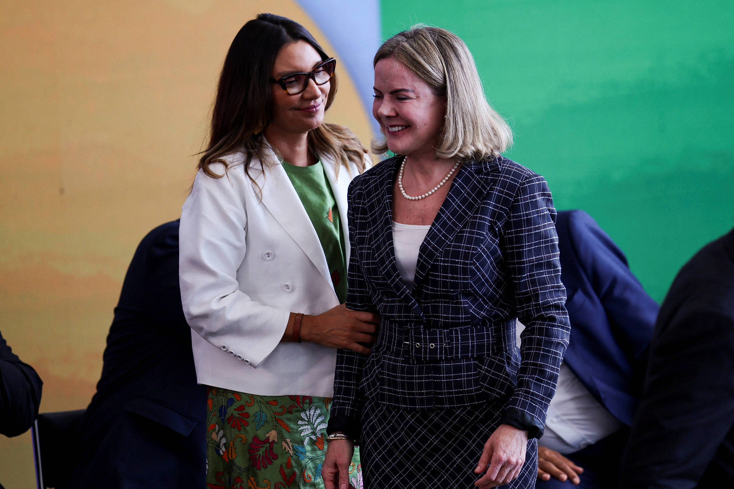 Gleisi defende decreto que aumenta poderes de Janja - 13/10/2025 - Brasília Hoje