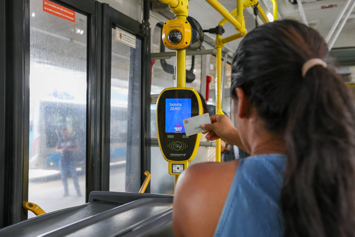 Governo quer tarifa zero como bandeira de Lula - 12/10/2025 - Painel