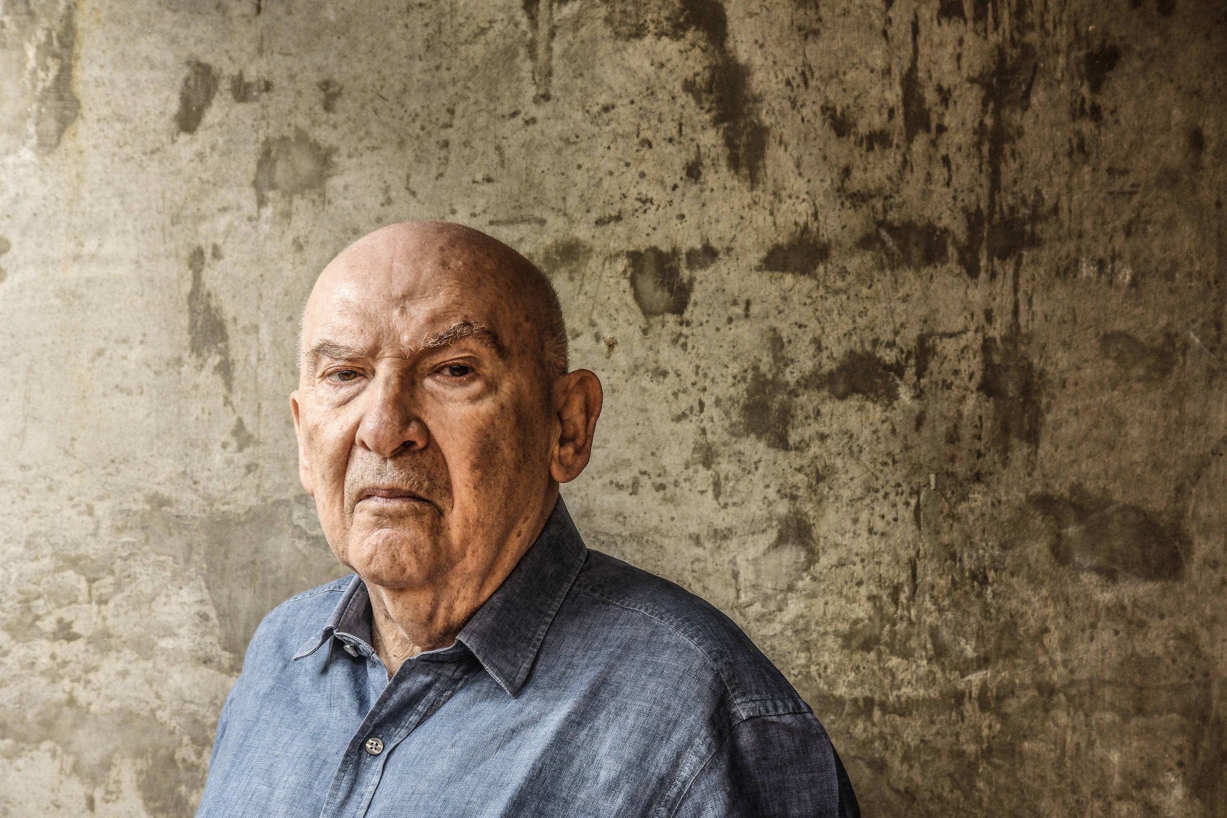 Historiadores de diferentes gerações discutem a democracia