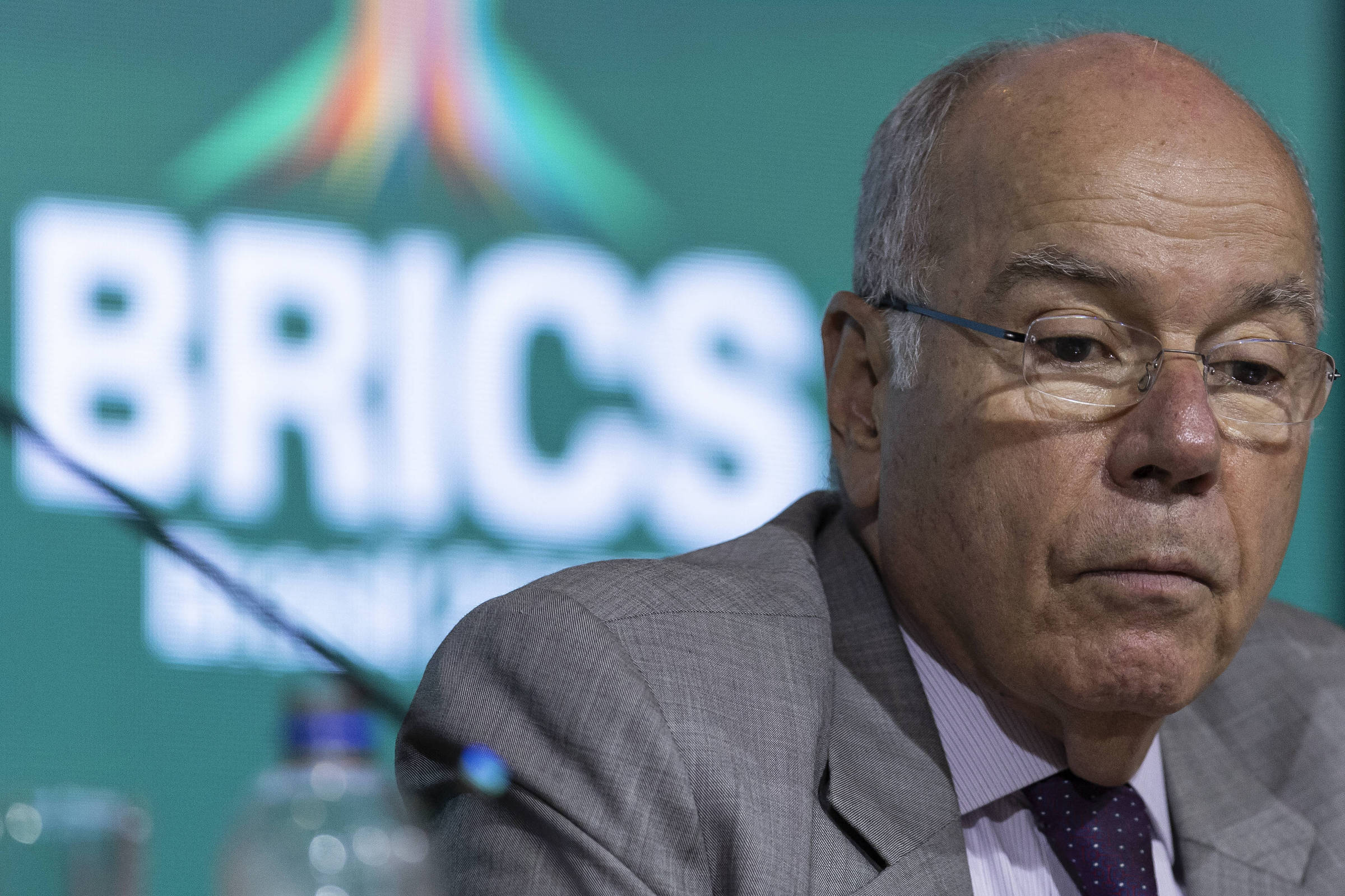 Itamaraty pede R$ 352 mi extras para fechar contas - 18/10/2025 - Painel