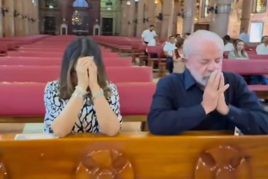 Janja publica vídeo rezando com Lula após falha em avião - 03/10/2025 - Poder