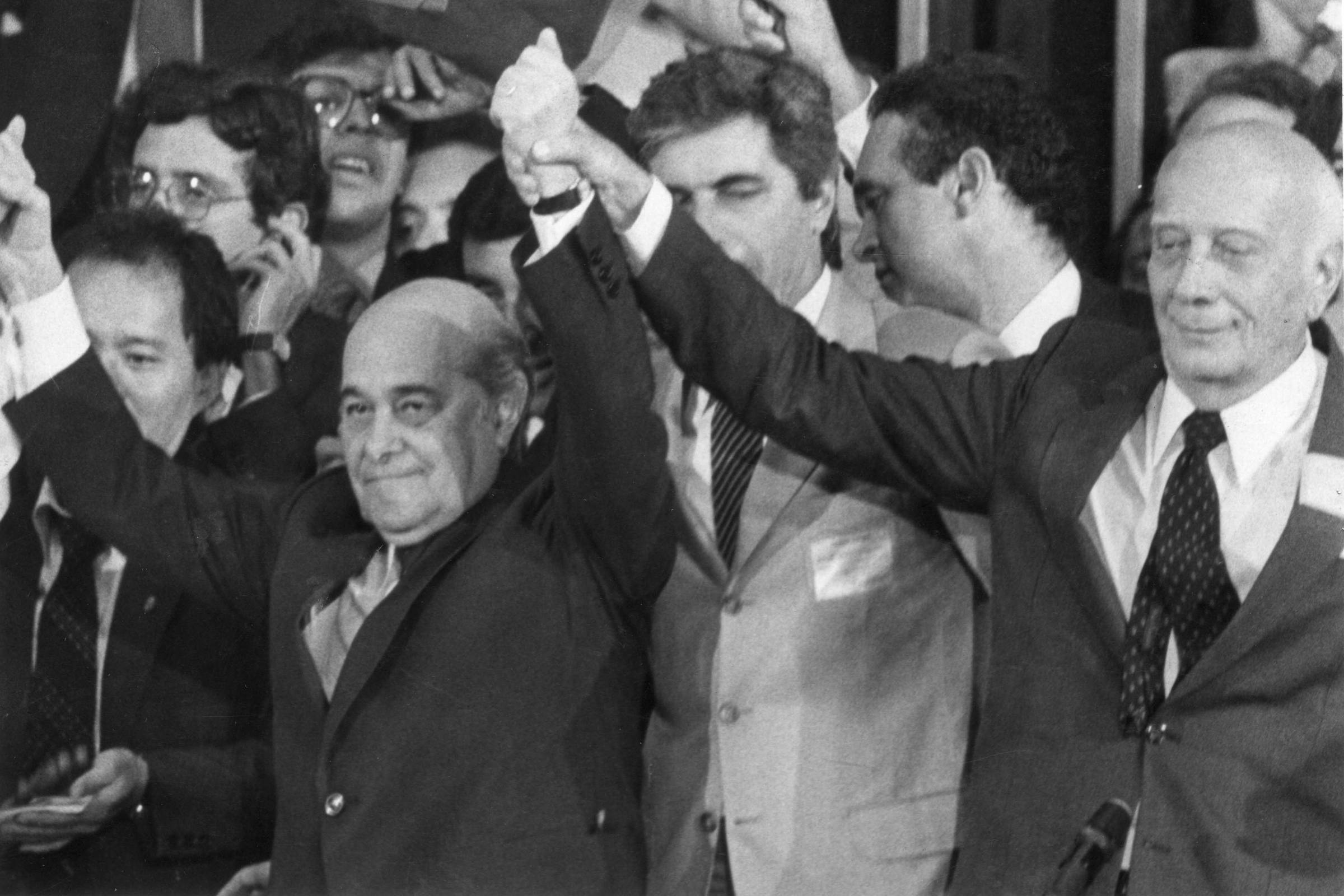 Livro com textos do acervo da Folha e inéditos debate a redemocratização