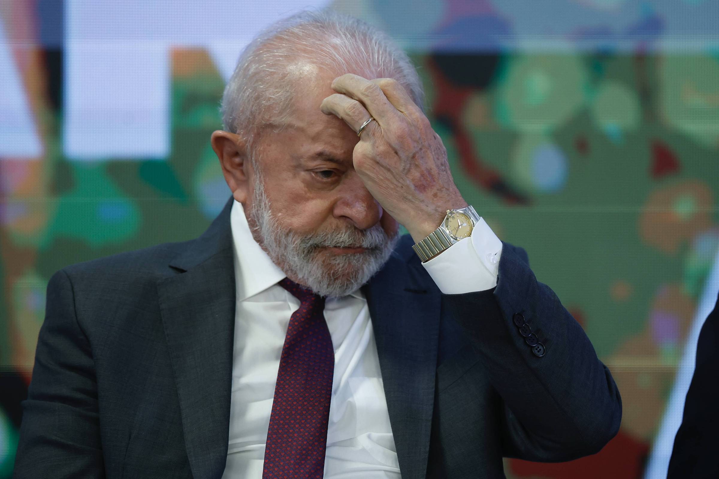 Lula relata problema em motor de avião da FAB: 'Descemos com medo de que pegasse fogo' - 03/10/2025 - Poder