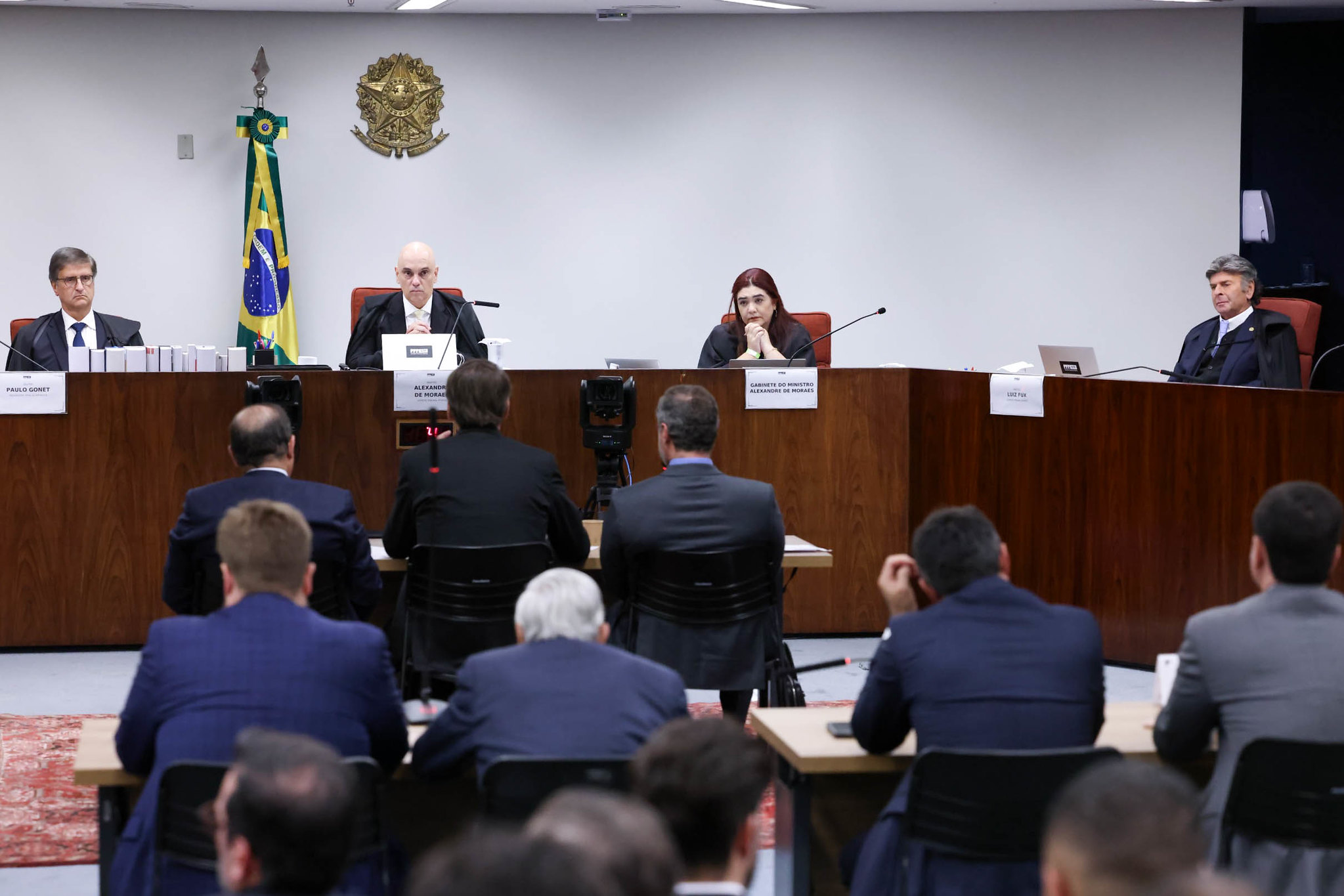 Moraes destitui advogados de Filipe Martins e assessor de Bolsonaro após fim de prazo