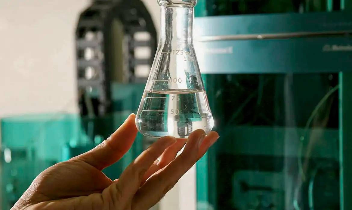 O que é metanol? Para que ele é usado? Como entra na bebida? Tire suas dúvidas